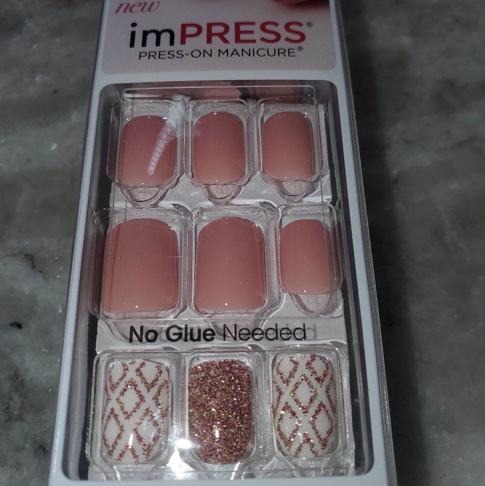 Kiss Impress Press-on Manicure Pink Shimmer